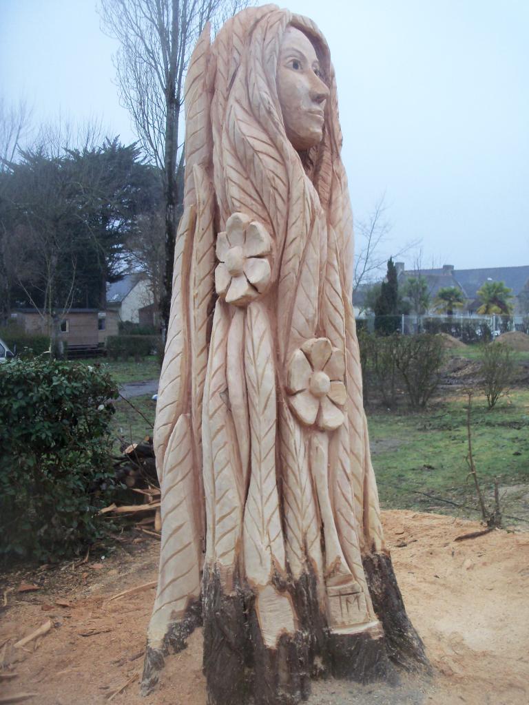 sculpture de Dana (déesse celte de la terre)